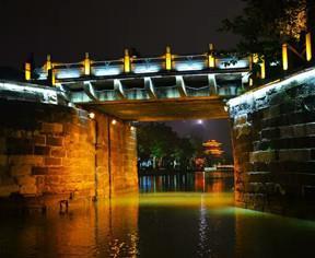 Qingjiang sluice gate